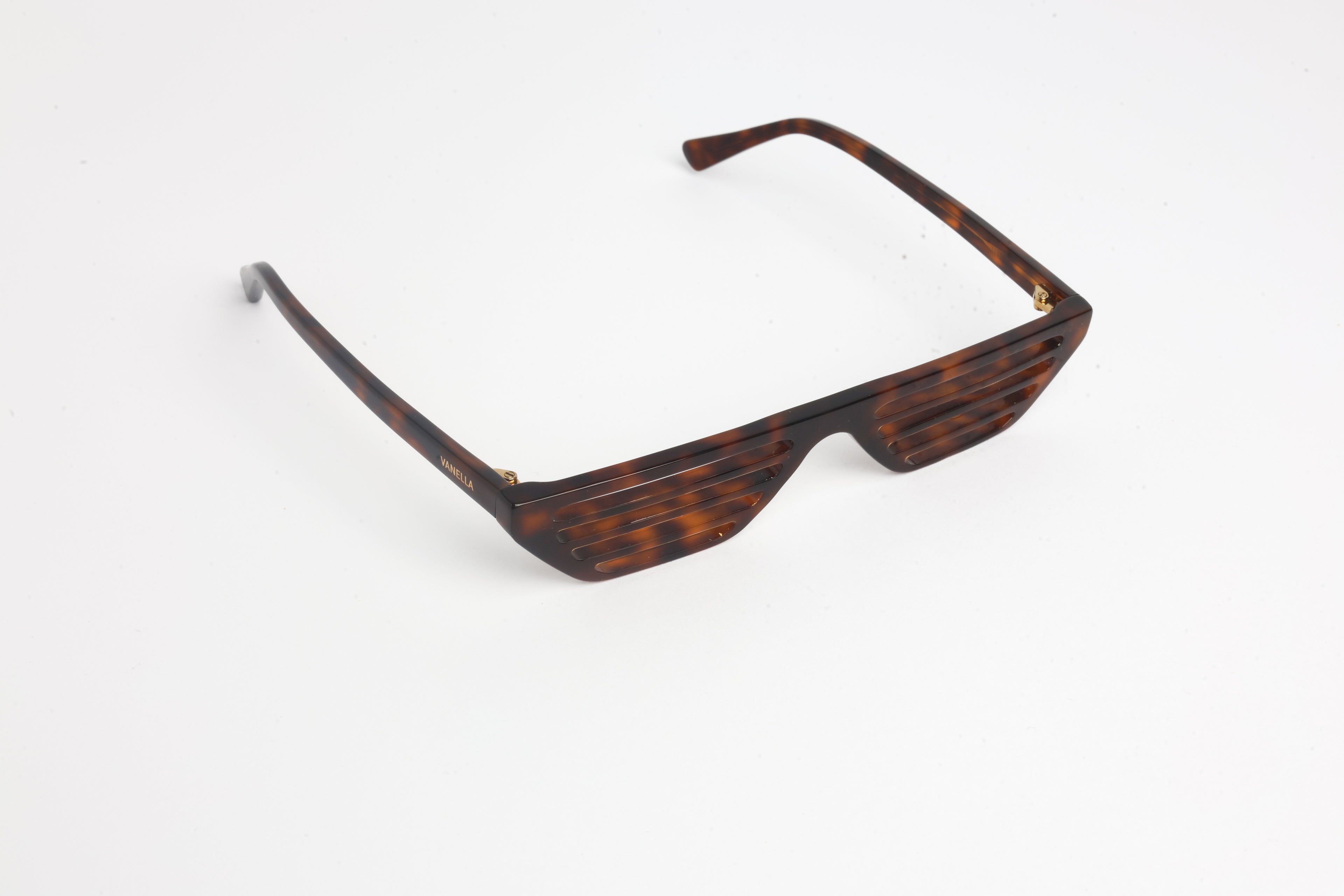 Vanella Shutter Shades 2.0 | Tortoiseshell Cat-Eye Statement Sunglasses